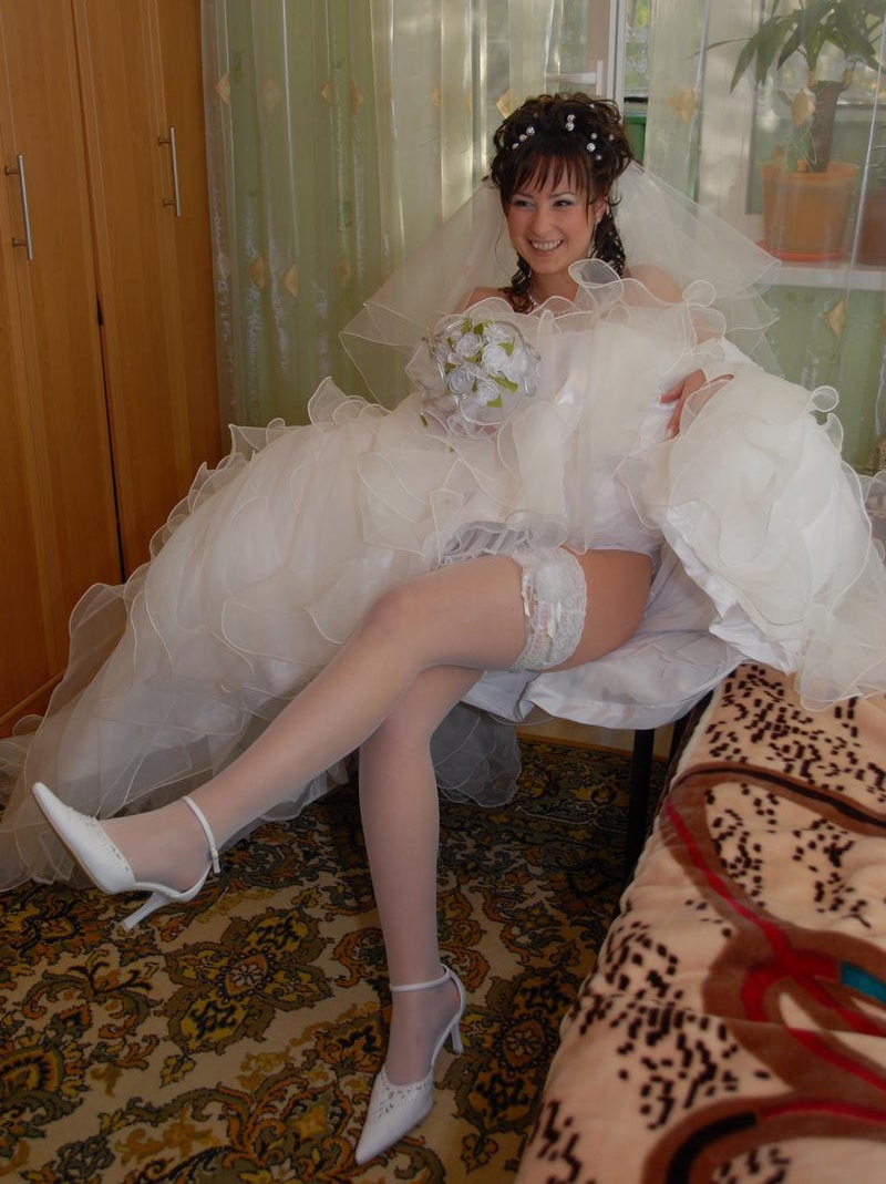 Auburn Young Bride wearing White Sheer Stay-Up Stockings, Sandal High Heels and White Tulle Dress